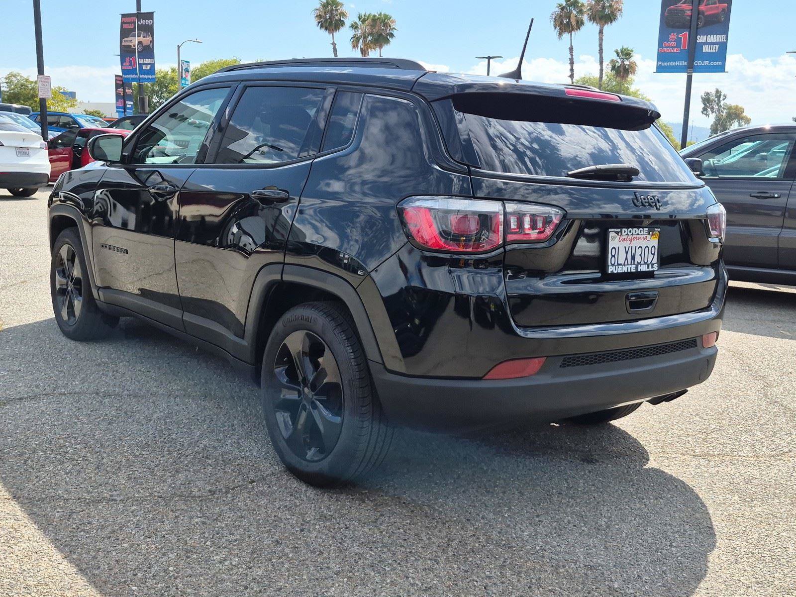 Used 2019 Jeep Compass Latitude FWD image 4