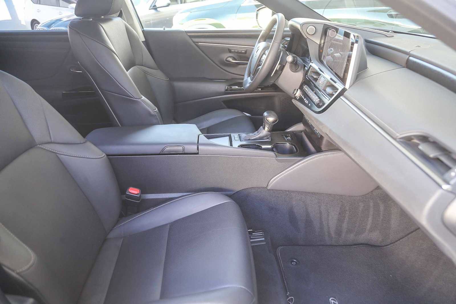 Used 2024 Lexus ES 300h w/ Premium Package image 13