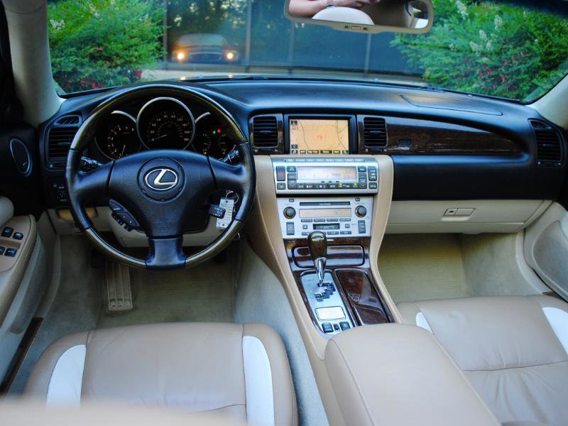 Used 2008 Lexus SC 430 Convertible RWD image 2