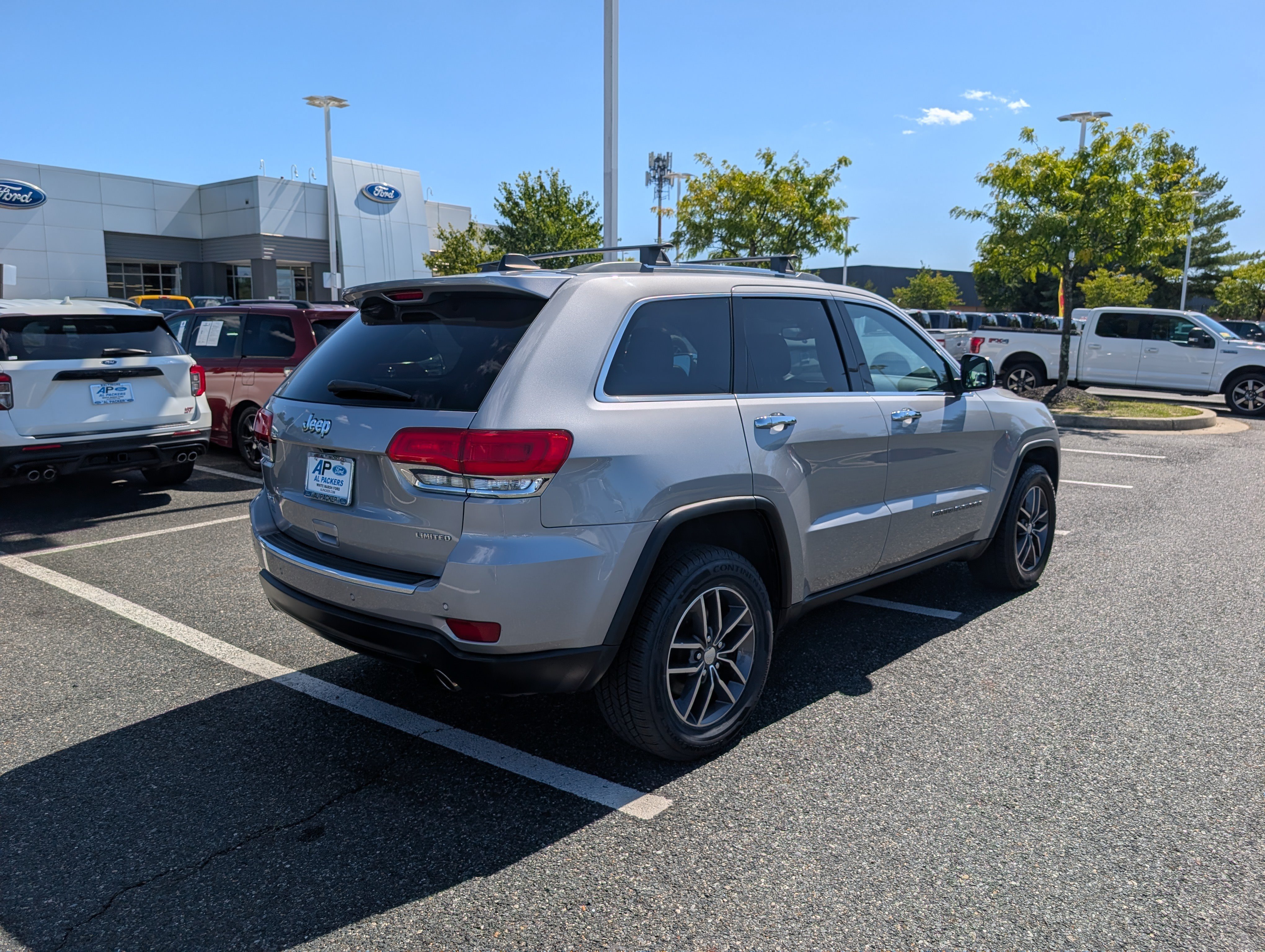 Used 2017 Jeep Grand Cherokee Limited AWD/4WD image 3