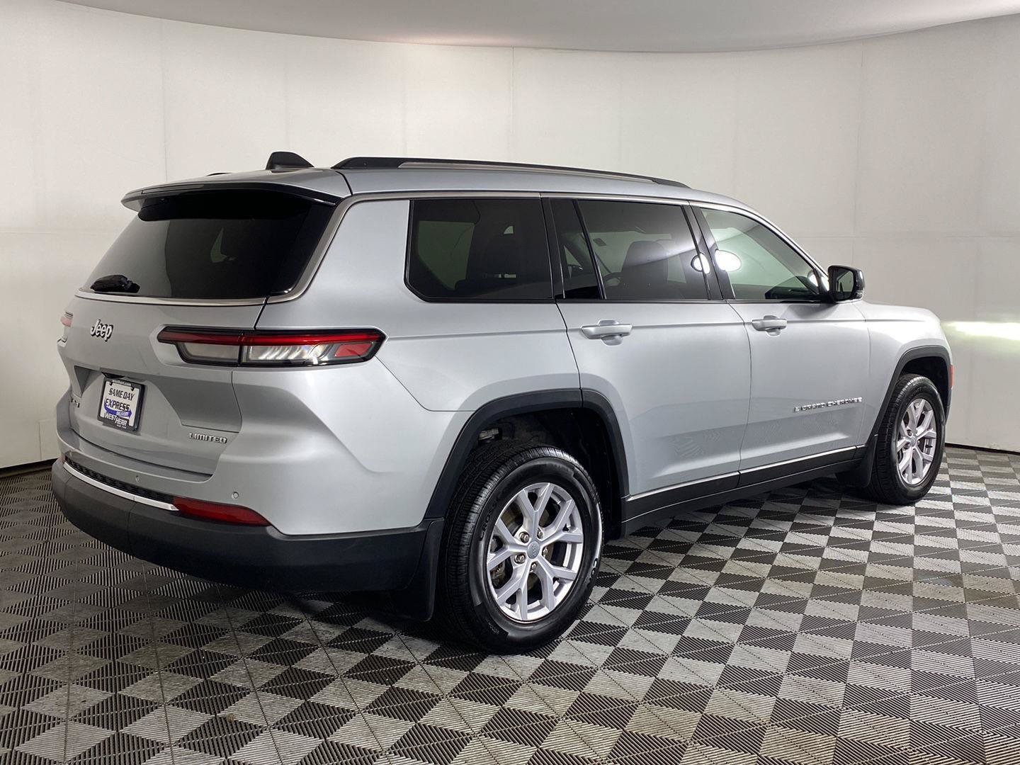 Used 2021 Jeep Grand Cherokee L Limited w/ MOPAR Finishing Package AWD/4WD image 5