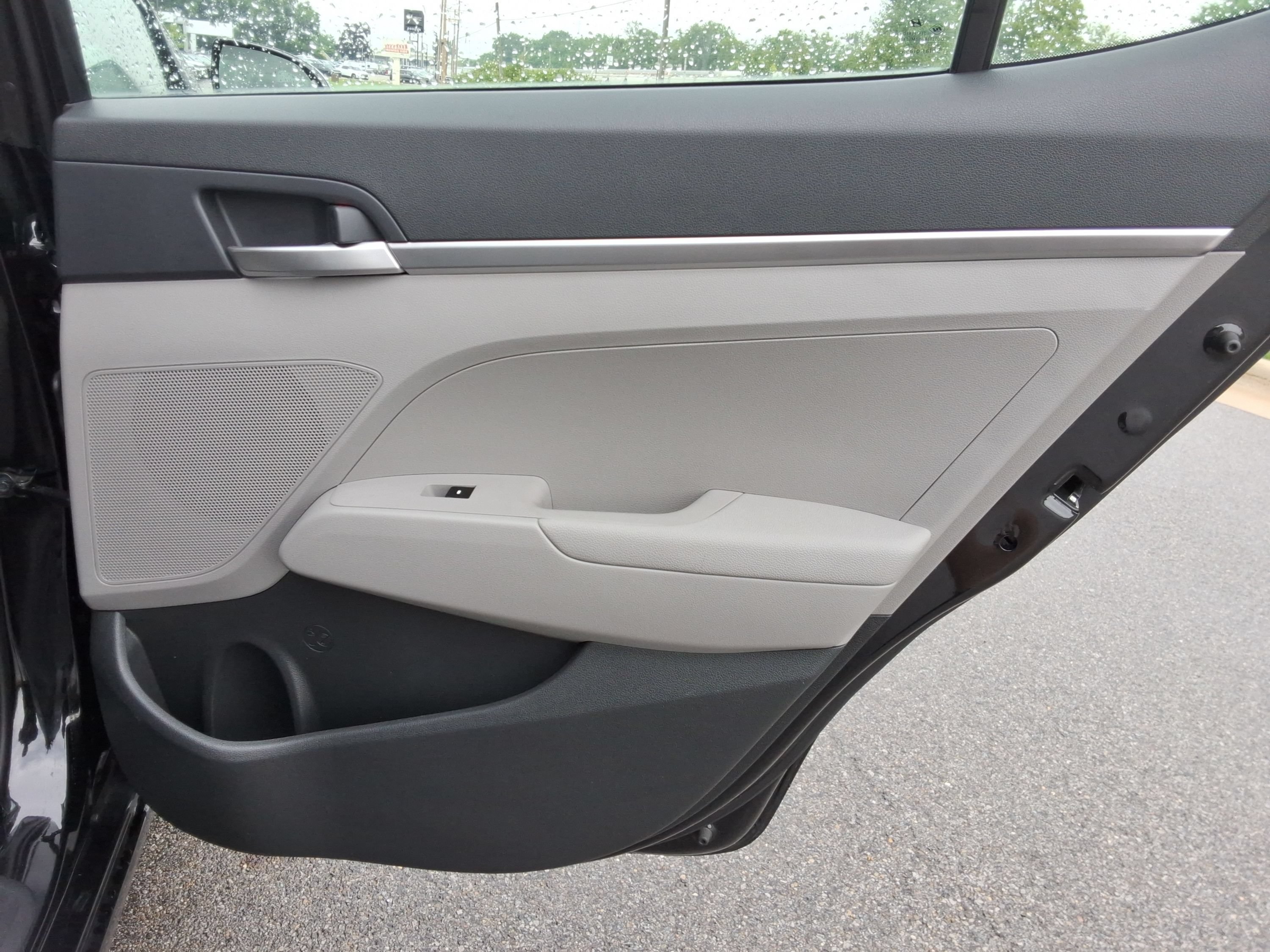 Used 2020 Hyundai Elantra SE FWD image 24