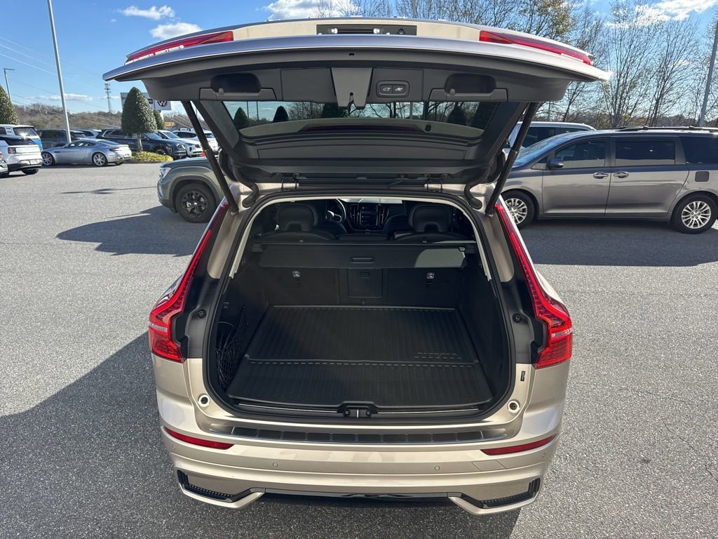 Used 2024 Volvo XC60 T8 Plus w/ Protection Package Premier image 10