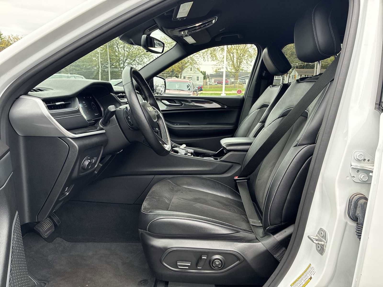 Used 2022 Jeep Grand Cherokee Altitude image 18