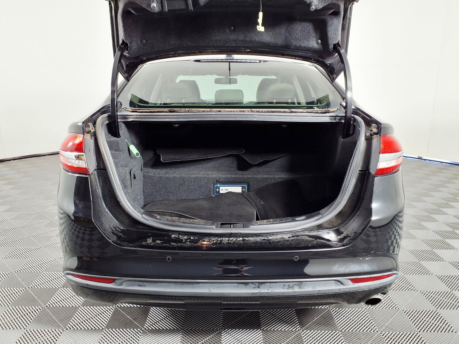 Used 2017 Ford Fusion Energi SE FWD image 8