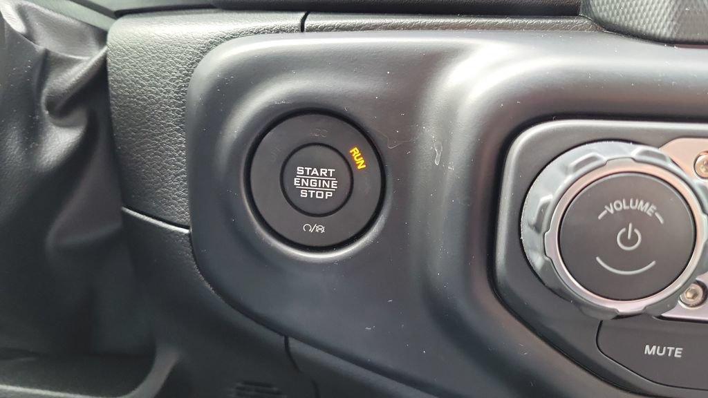 Used 2022 Jeep Wrangler Unlimited Sahara AWD/4WD image 24