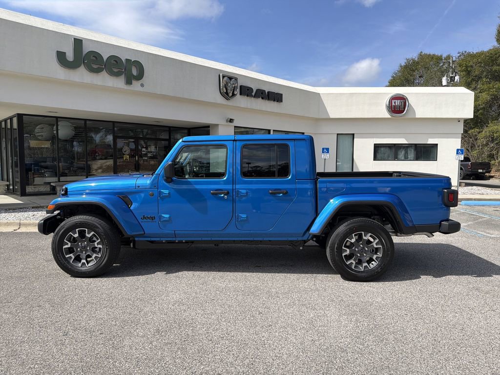 New 2026 Jeep Gladiator Sahara image 8