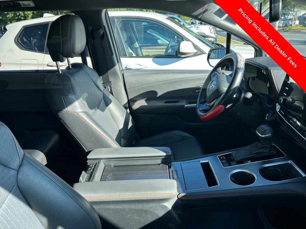 Used 2022 Toyota Sienna XSE w/ XSE Plus Package FWD image 4