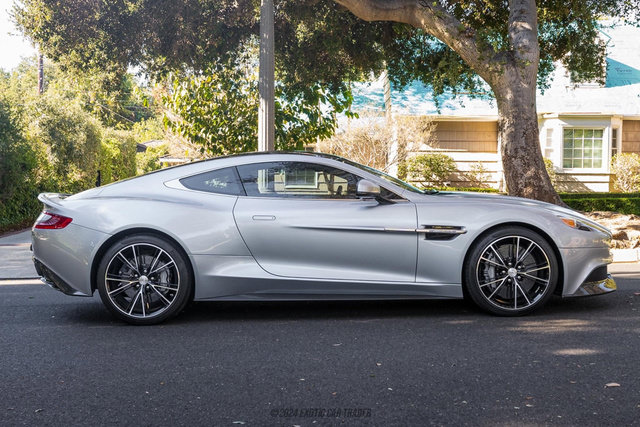Used 2014 Aston Martin Vanquish Coupe RWD image 9