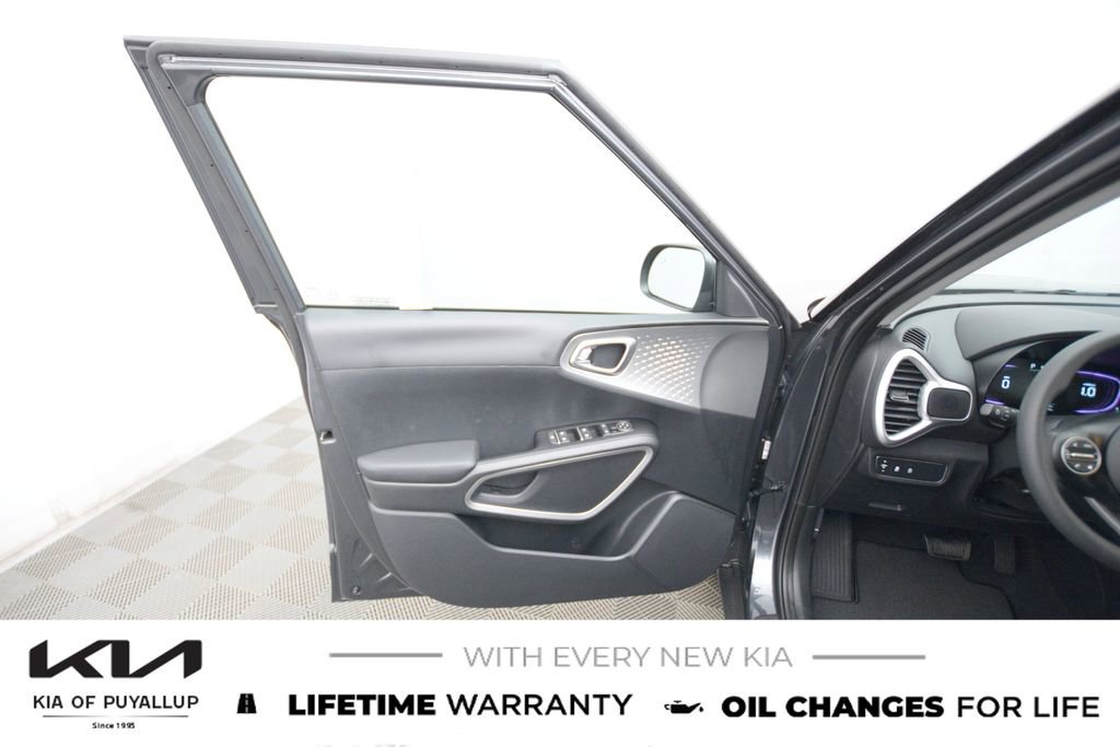 New 2025 Kia Soul LX image 9