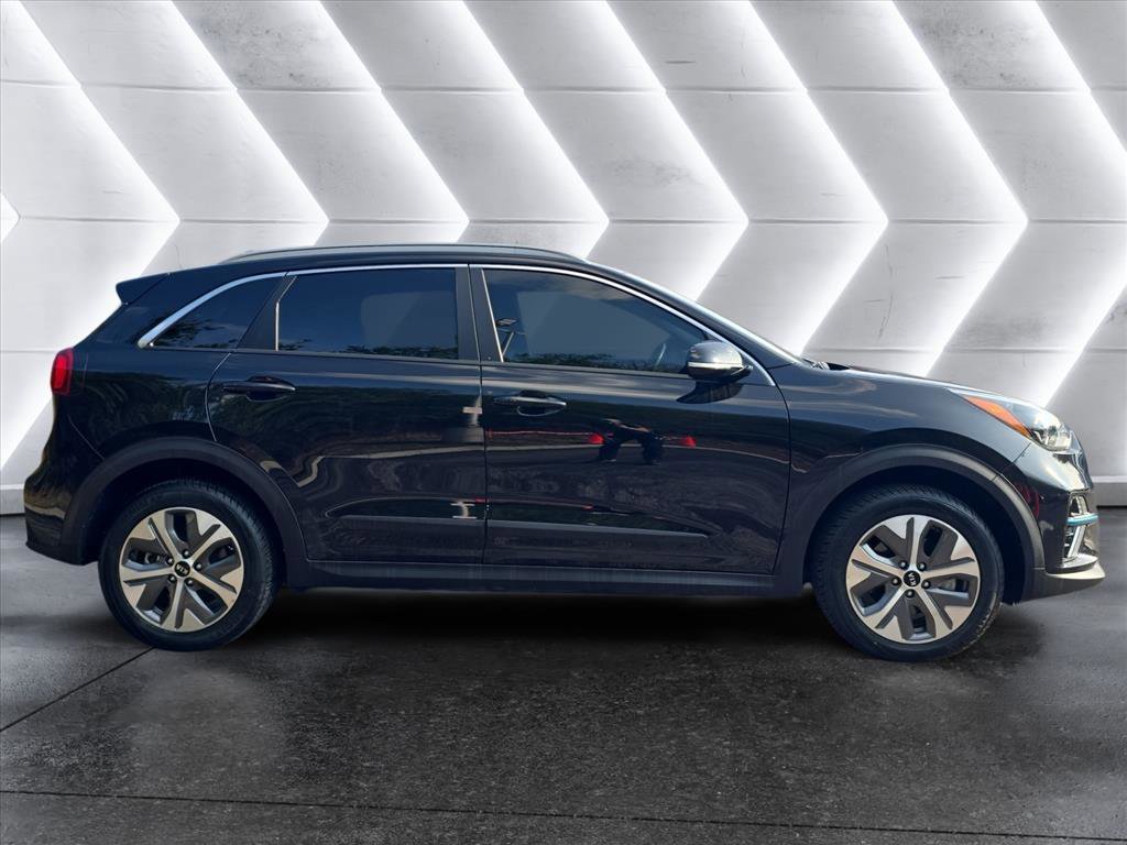 Used 2021 Kia Niro EX Premium w/ Cold Weather Package image 6