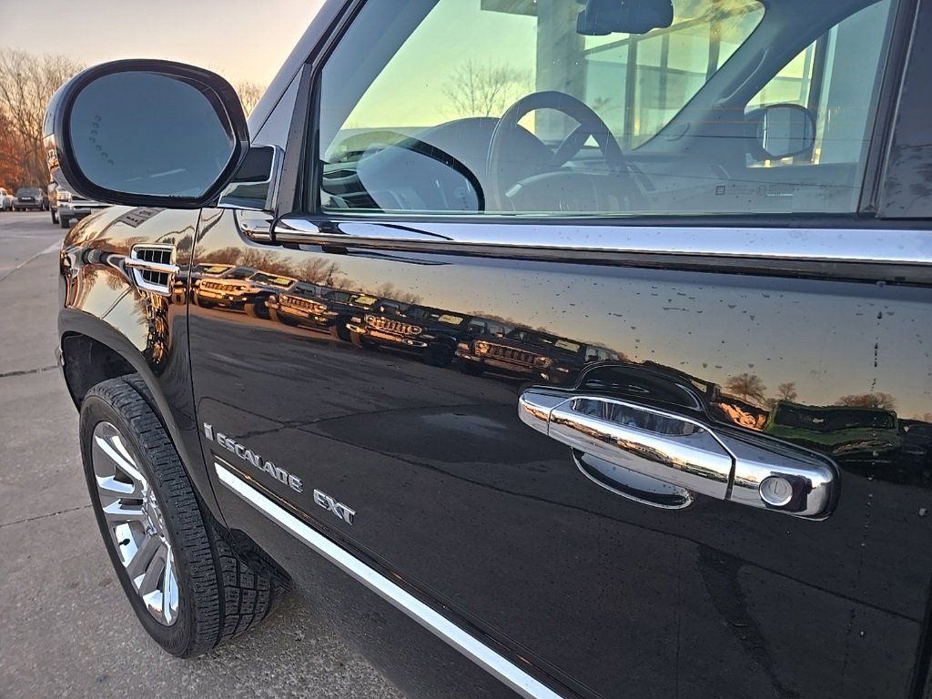 Used 2007 Cadillac Escalade EXT w/ Information Package image 36