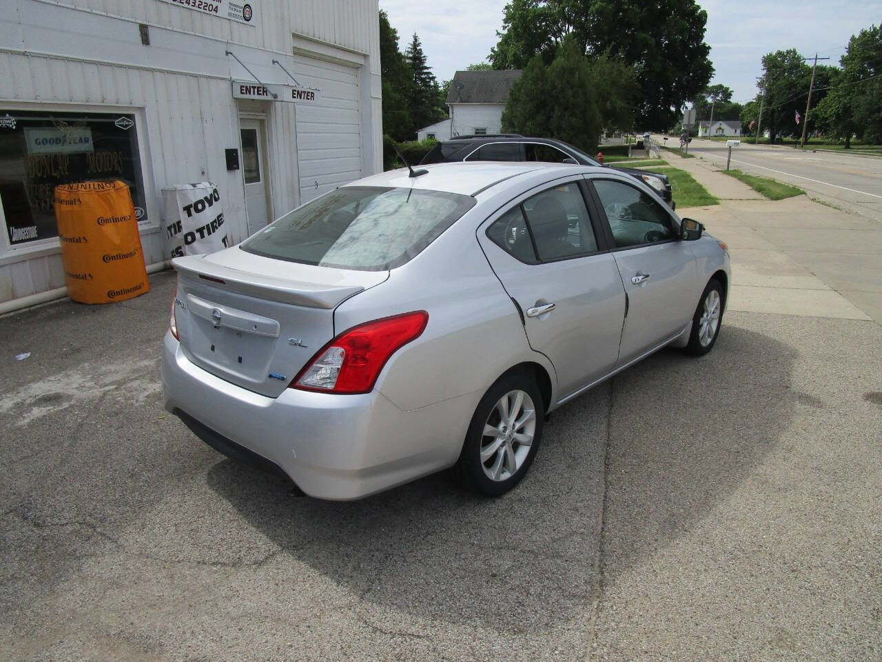 Used 2016 Nissan Versa FWD image 5