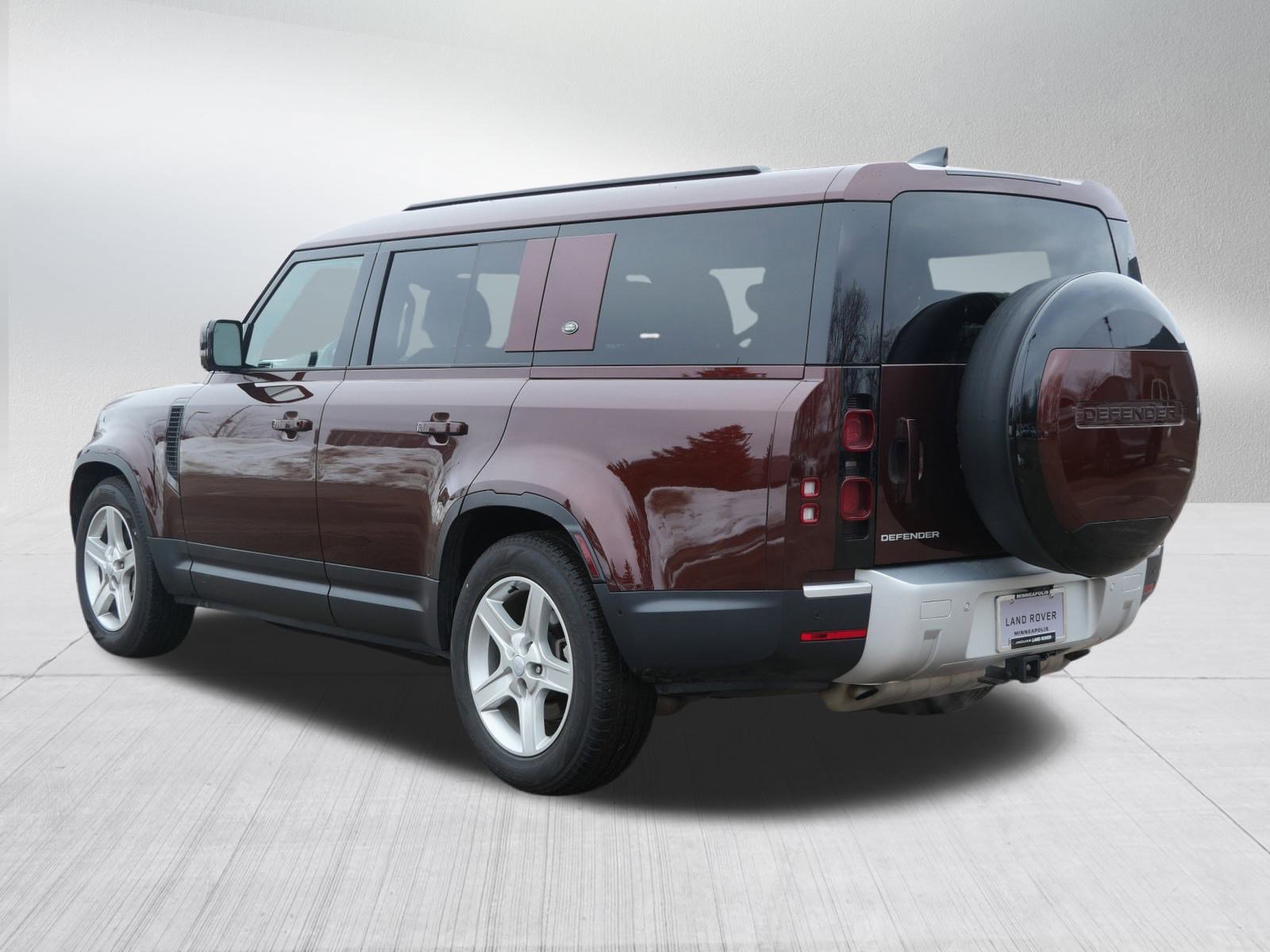 Used 2024 Land Rover Defender 130 S image 3