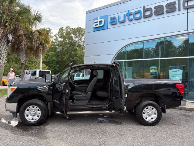 Used 2018 Nissan Titan SV AWD/4WD image 26