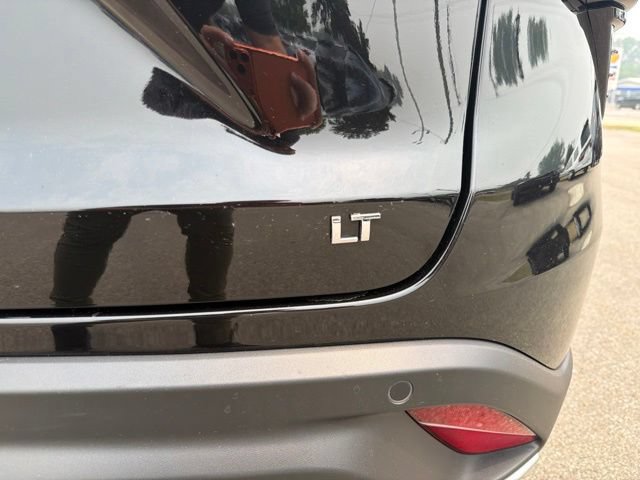 Used 2025 Chevrolet Trax LT w/ Sunroof Package FWD image 13
