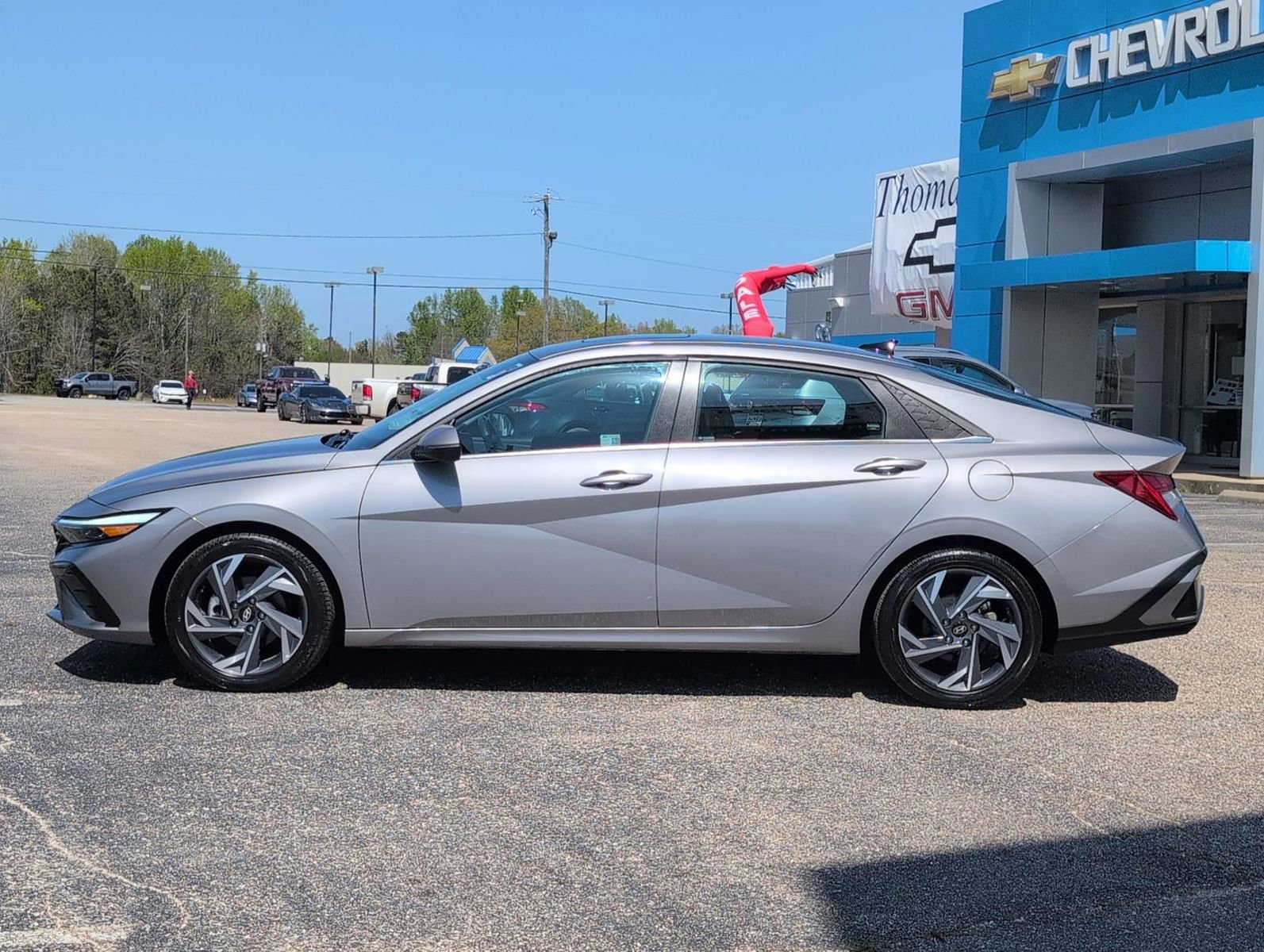 Used 2025 Hyundai Elantra Limited image 2