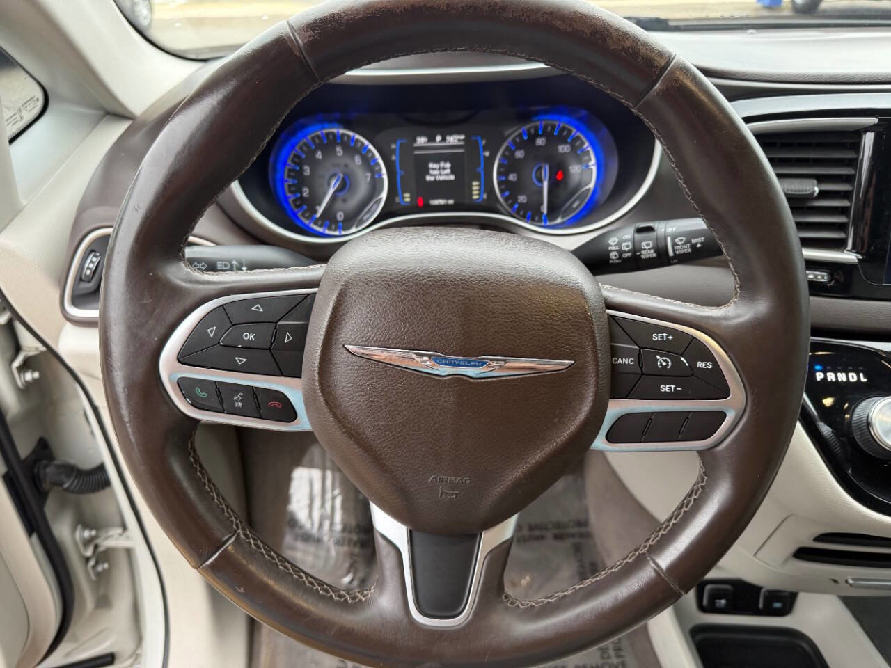 Used 2017 Chrysler Pacifica Touring-L FWD image 16