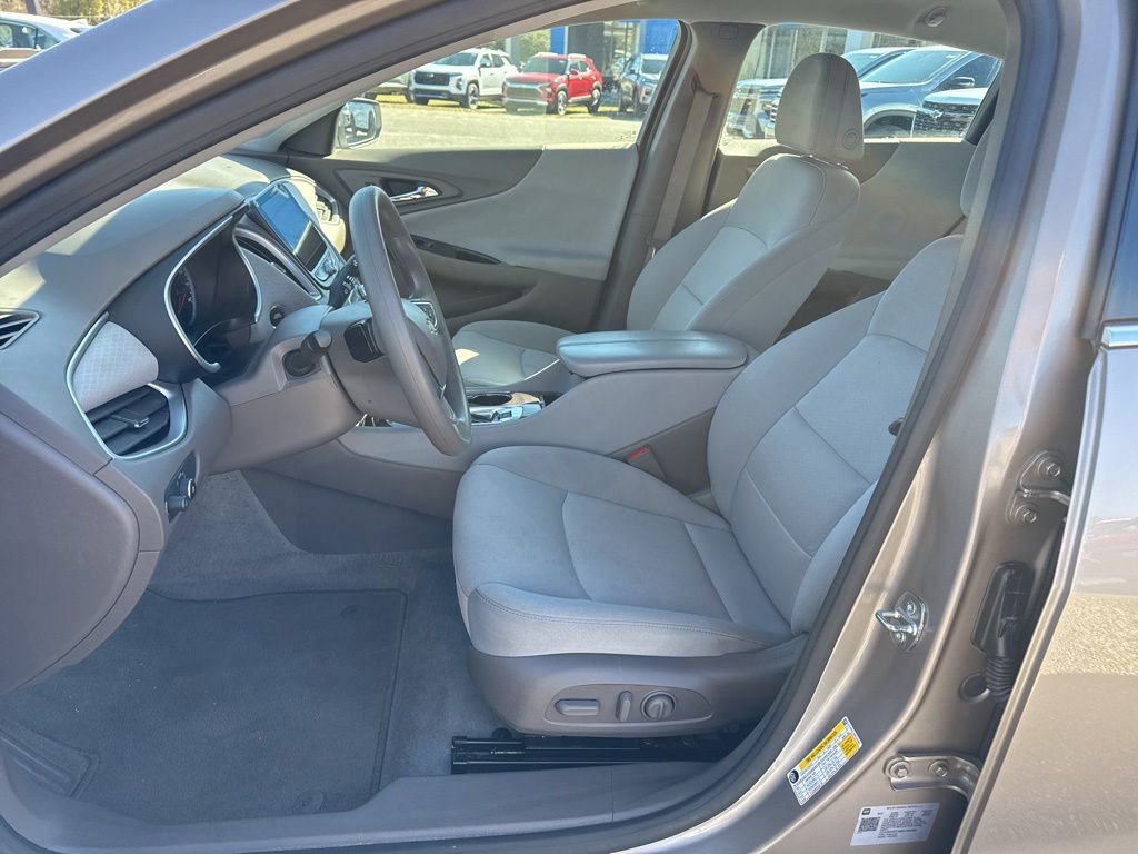 Used 2024 Chevrolet Malibu LT image 9