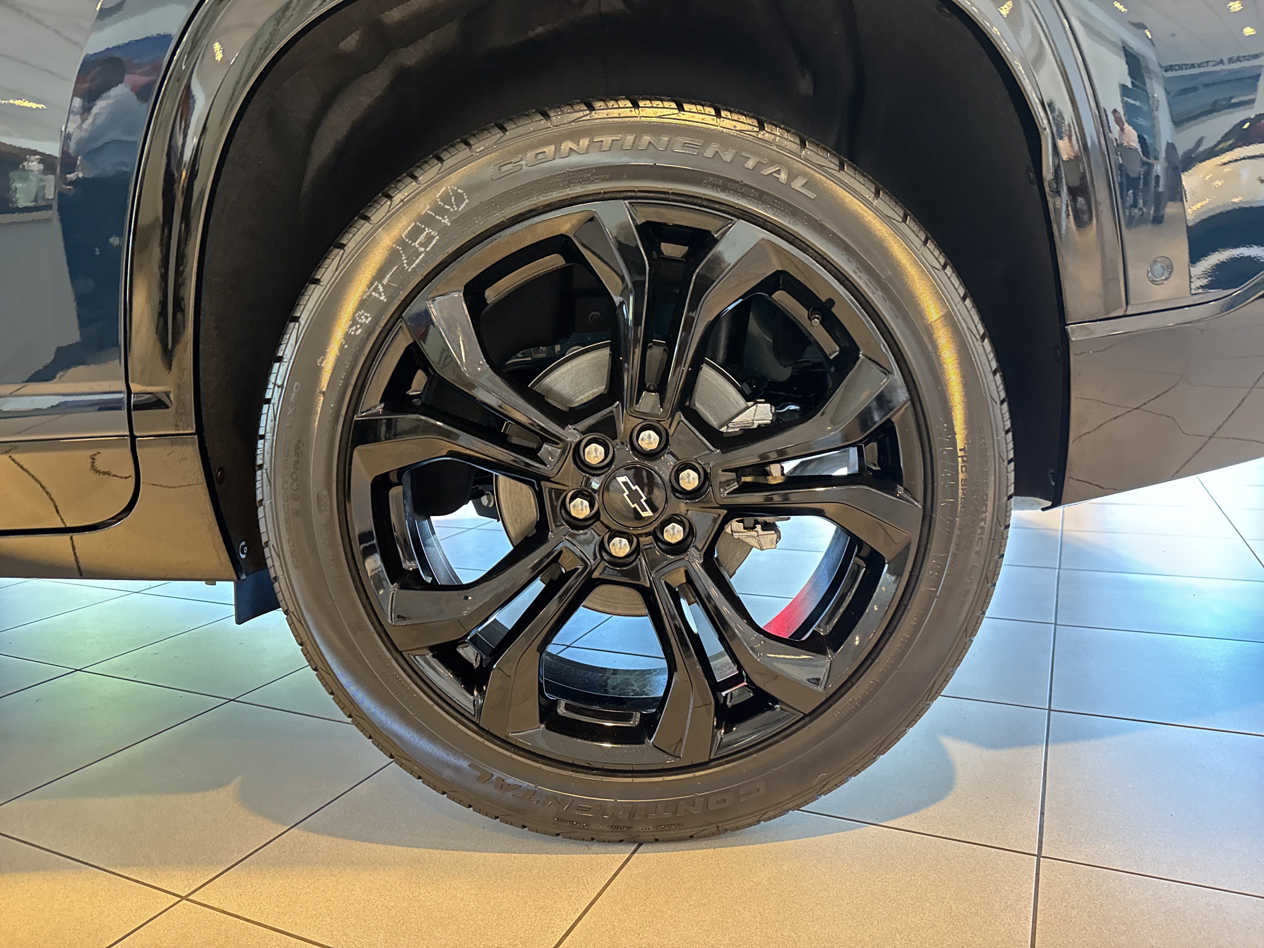 New 2027 Chevrolet Traverse RS FWD image 21