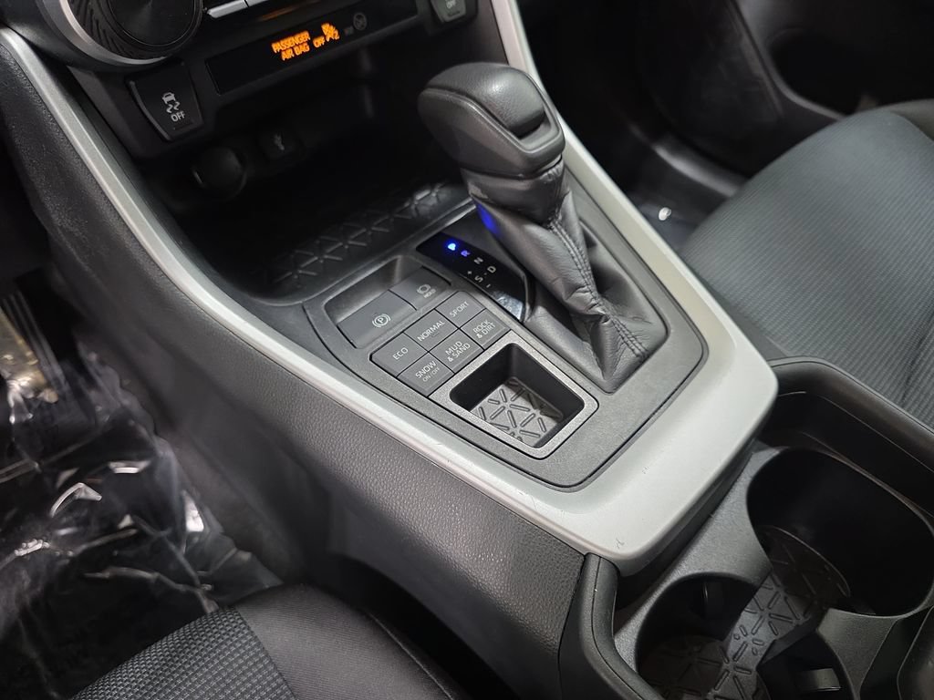 Used 2020 Toyota RAV4 LE w/ All Weather Liner Package AWD/4WD image 25