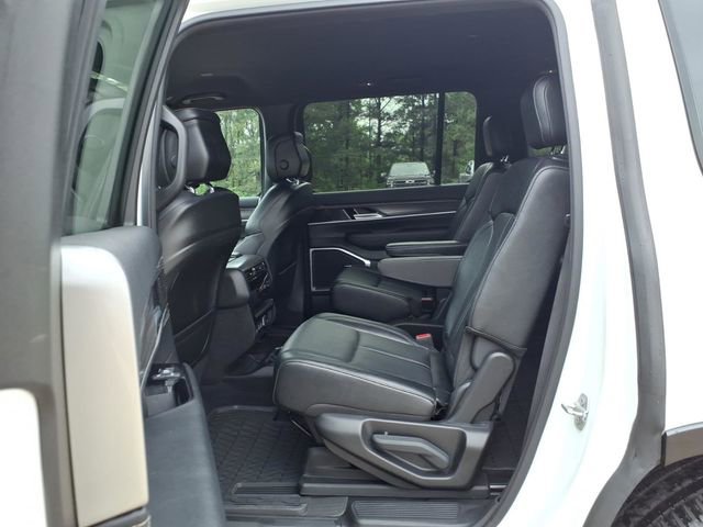 Used 2024 Jeep Wagoneer Series III AWD/4WD image 18