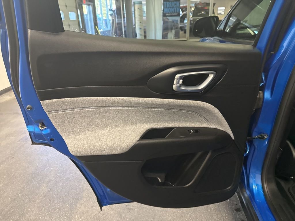 Used 2022 Jeep Compass Latitude w/ Convenience Group image 23