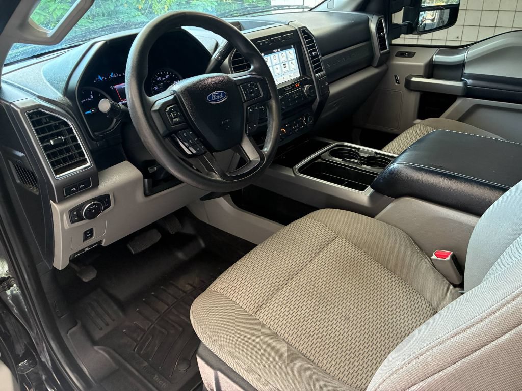 Used 2017 Ford F250 XLT w/ XLT Premium Package AWD/4WD image 11