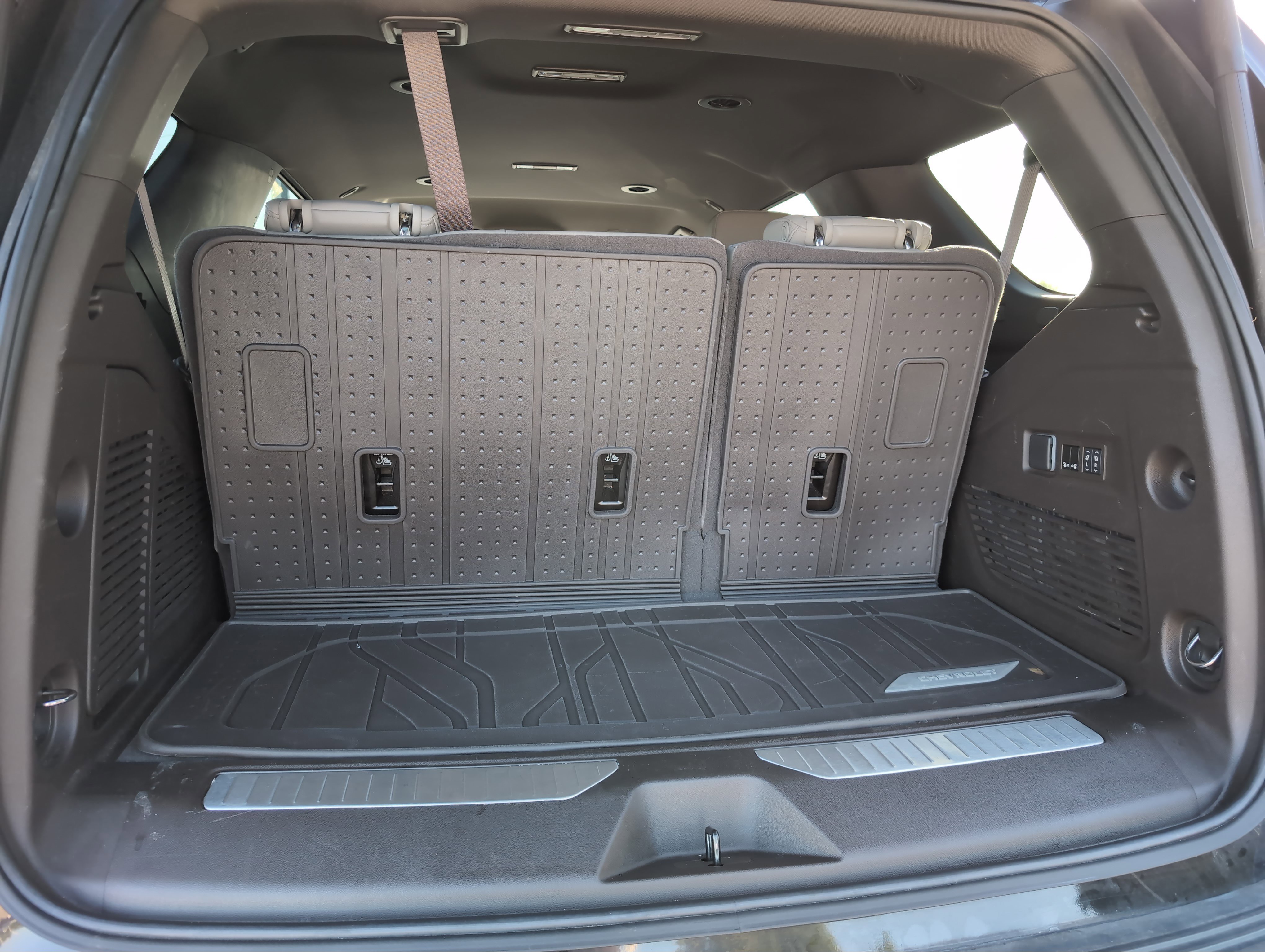 Used 2024 Chevrolet Tahoe Z71 w/ Luxury Package image 32