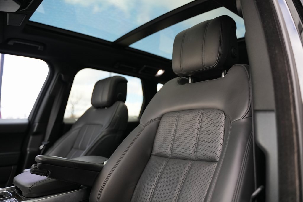 Used 2020 Land Rover Range Rover Sport HSE image 24