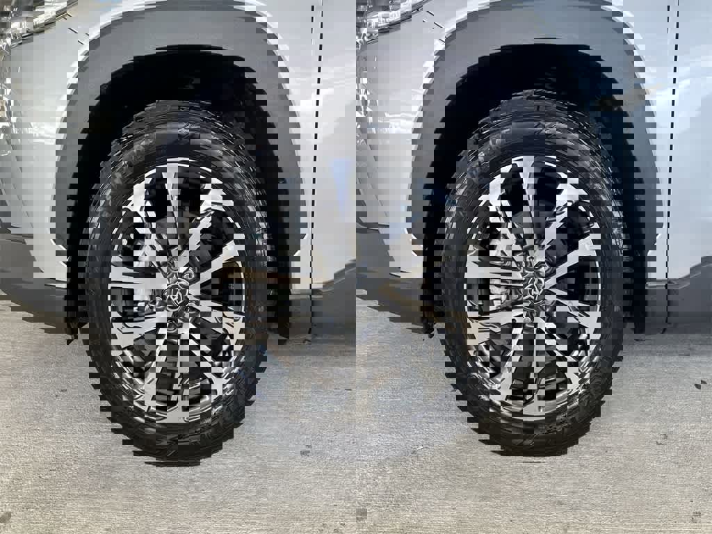 Used 2024 Toyota Corolla Cross XLE w/ Convenience Package image 10