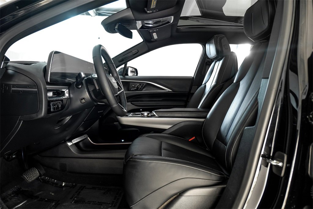 Used 2024 Cadillac Lyriq Luxury w/ LPO, Floor Liner Package image 4