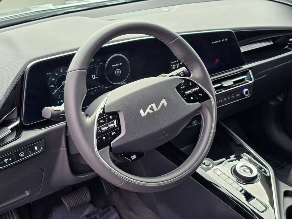 Certified 2024 Kia Niro Wind w/ Wind Preserve Package FWD image 12