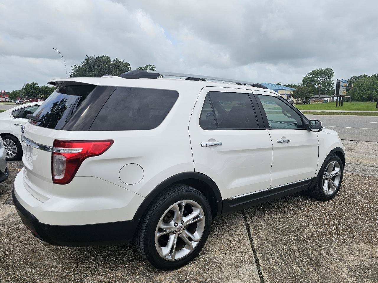 Used 2011 Ford Explorer Limited w/ 301A Rapid Spec Order Code FWD image 12