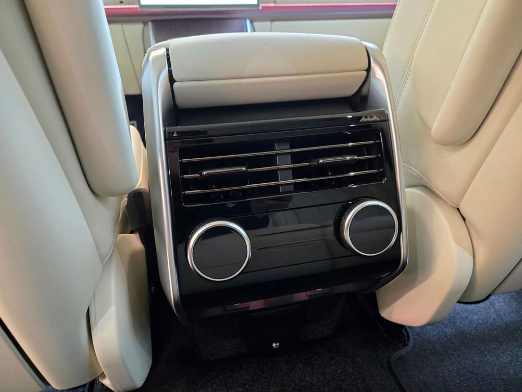 New 2026 Land Rover Range Rover SE image 7