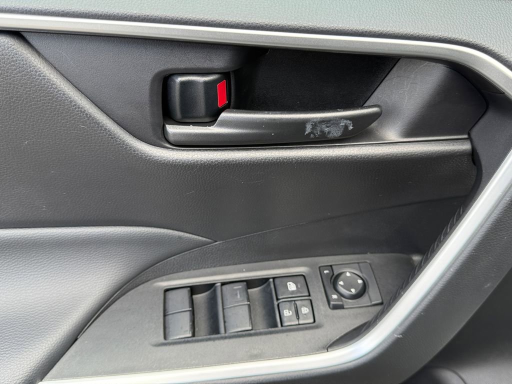 Used 2025 Toyota RAV4 LE AWD/4WD image 11