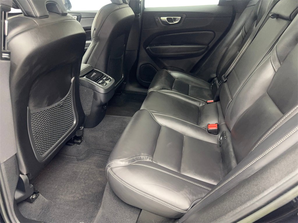 Used 2022 Volvo XC60 B5 Inscription w/ Protection Package Premier image 33