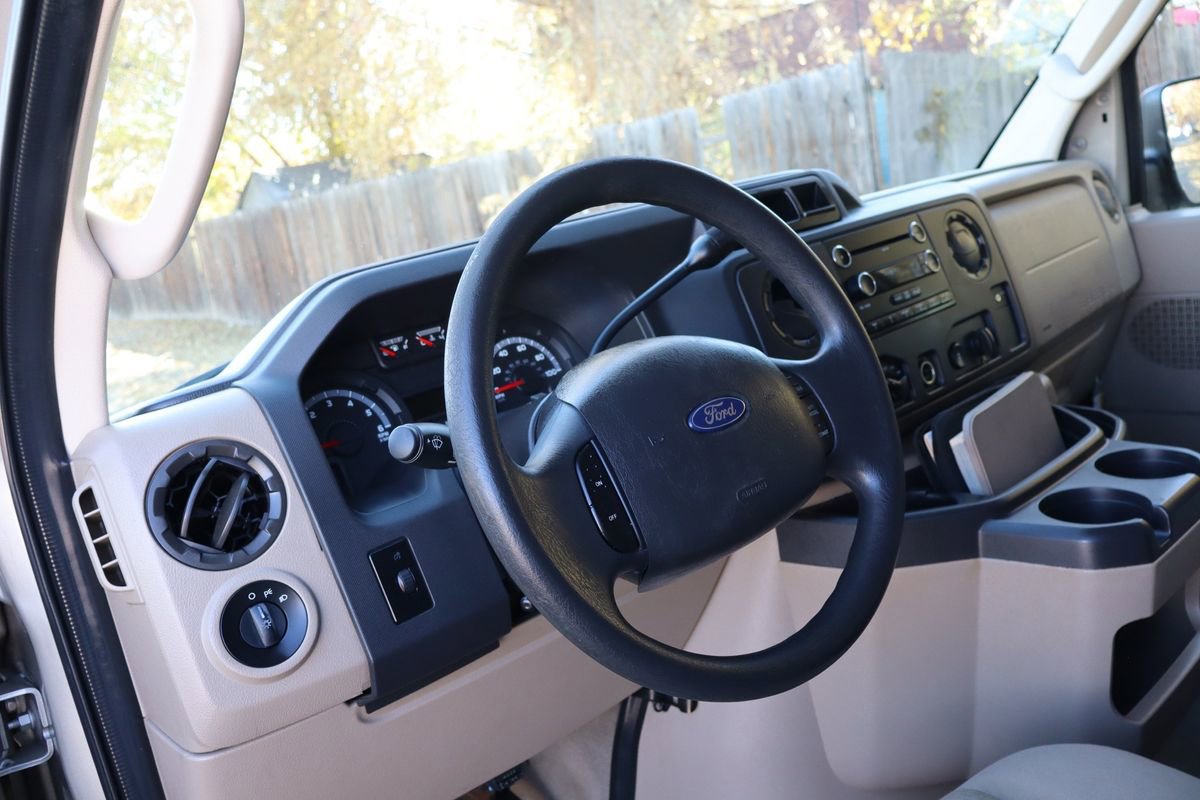 Used 2009 Ford E-350 and Econoline 350 Super Duty Wagon image 15