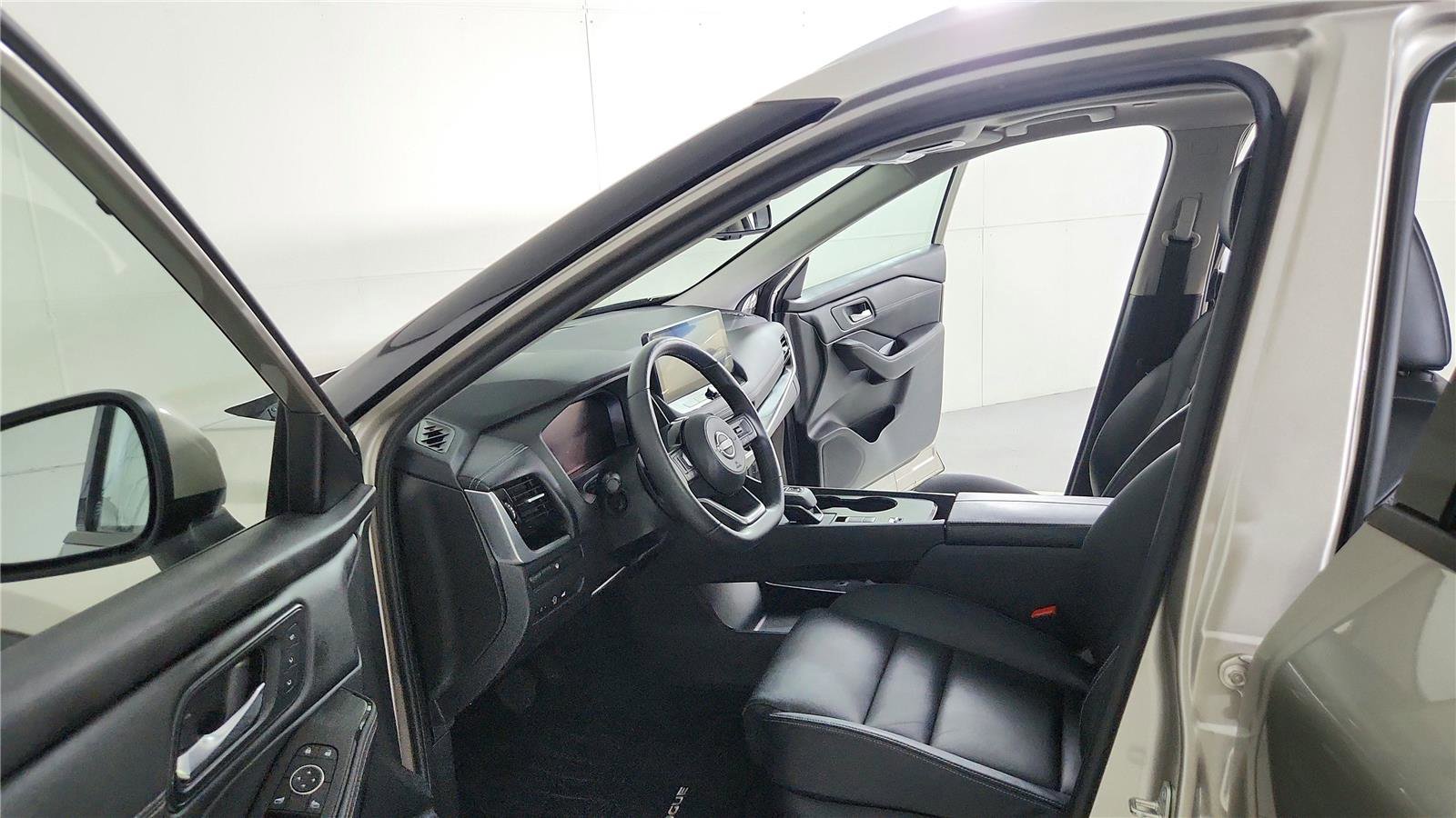 Used 2024 Nissan Rogue SL w/ SL Premium Package image 9