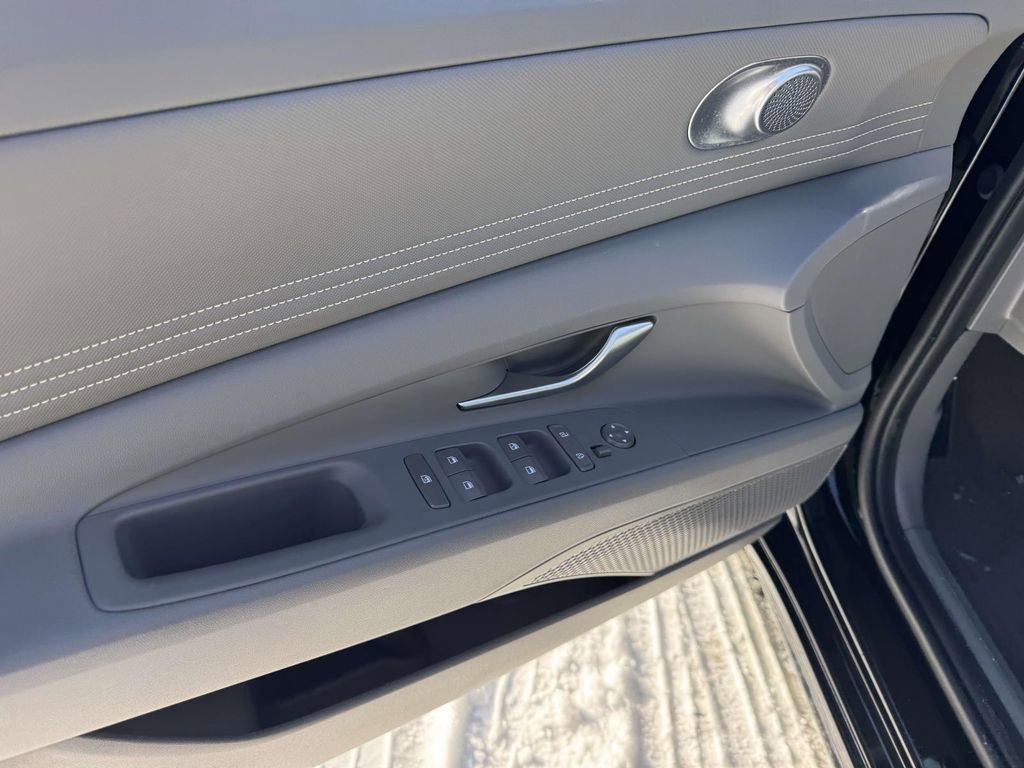 Certified 2025 Hyundai Elantra SEL image 13