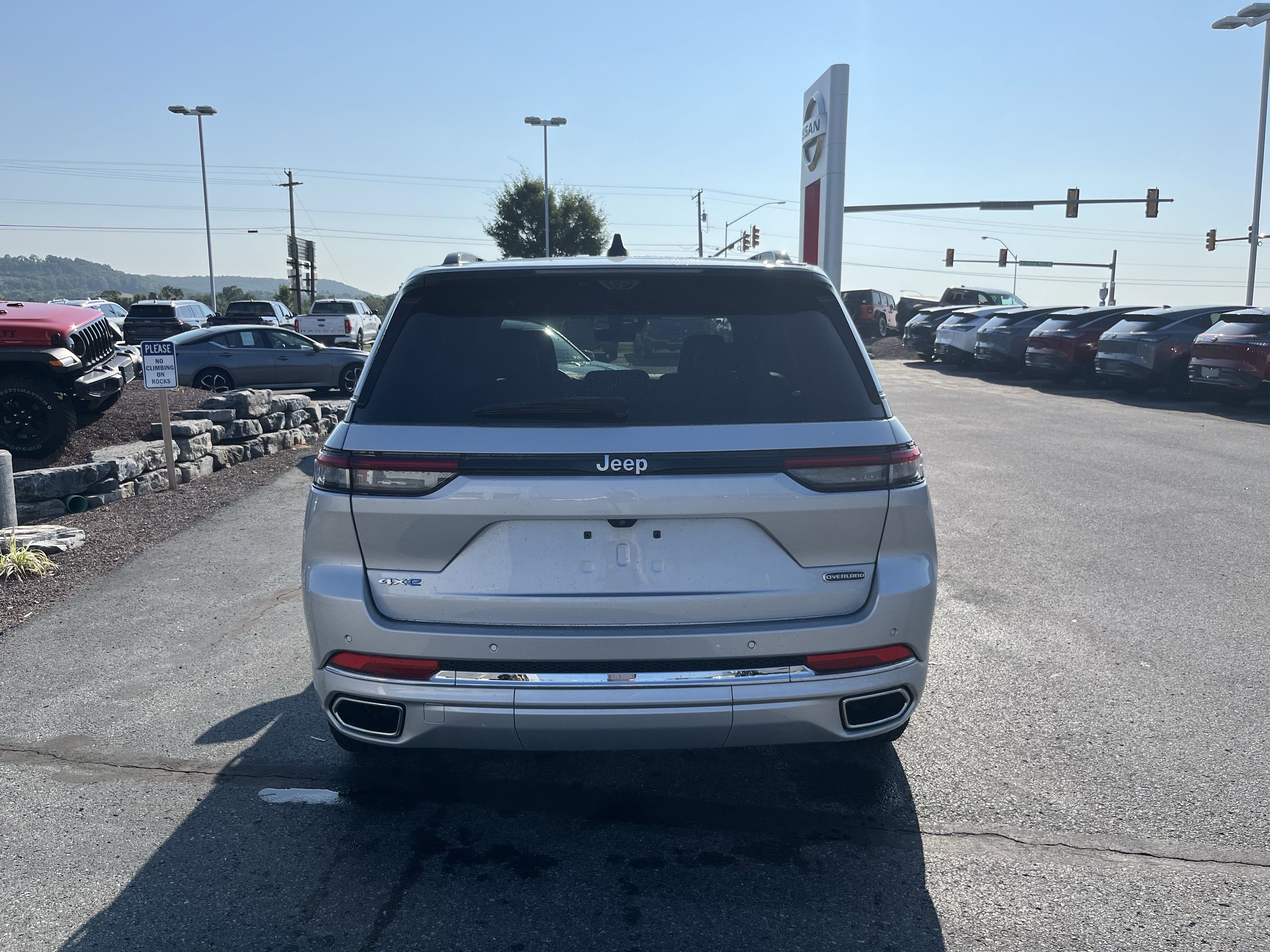 Used 2024 Jeep Grand Cherokee Overland w/ Advanced Protech Group III image 4