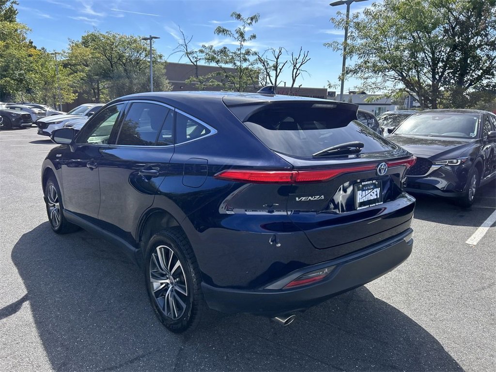 Used 2021 Toyota Venza LE image 6