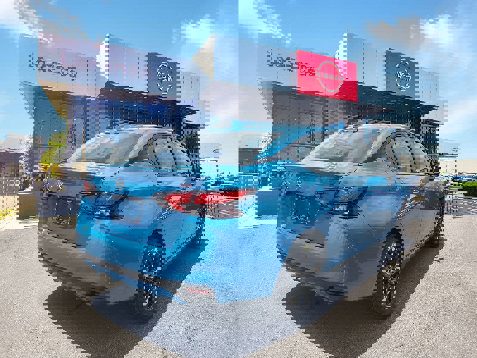 New 2025 Nissan Versa SR w/ Trunk Package image 4