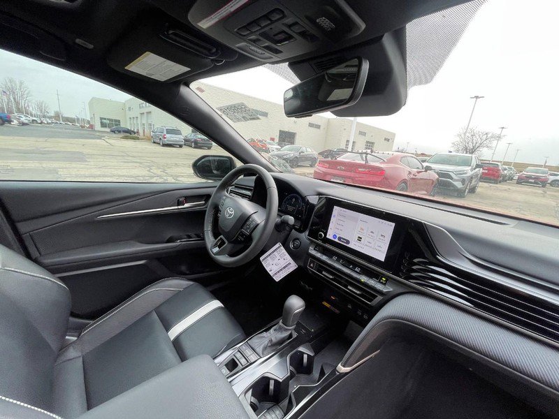 Used 2025 Toyota Camry SE FWD image 6