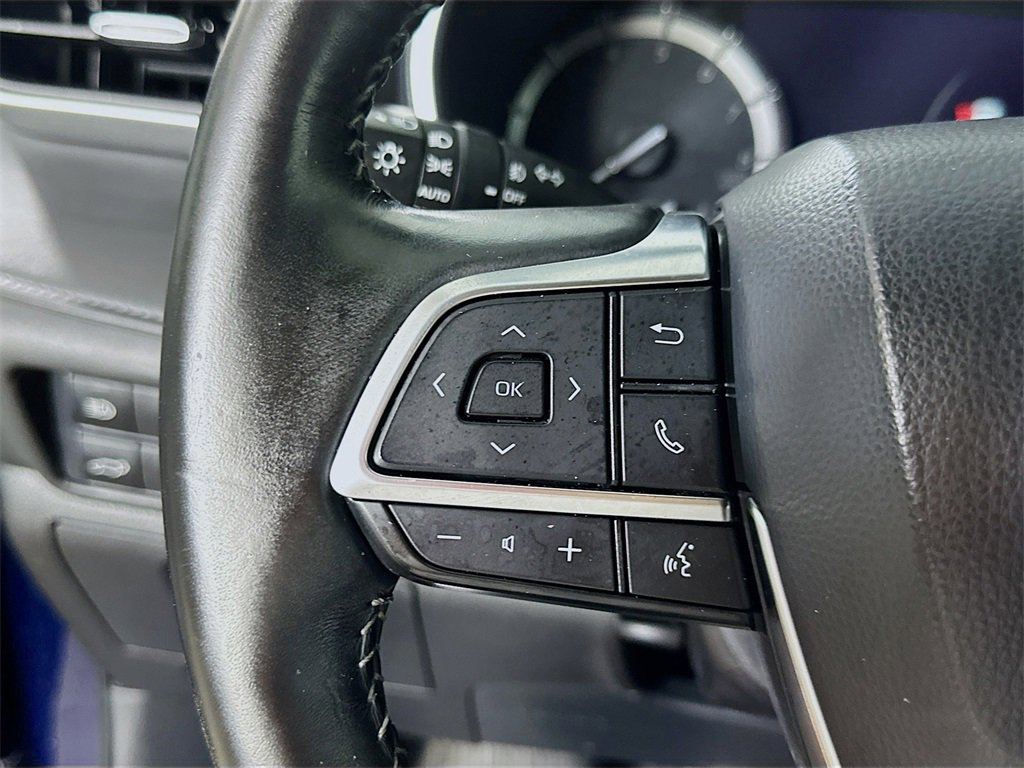 Used 2021 Toyota Highlander XLE image 23