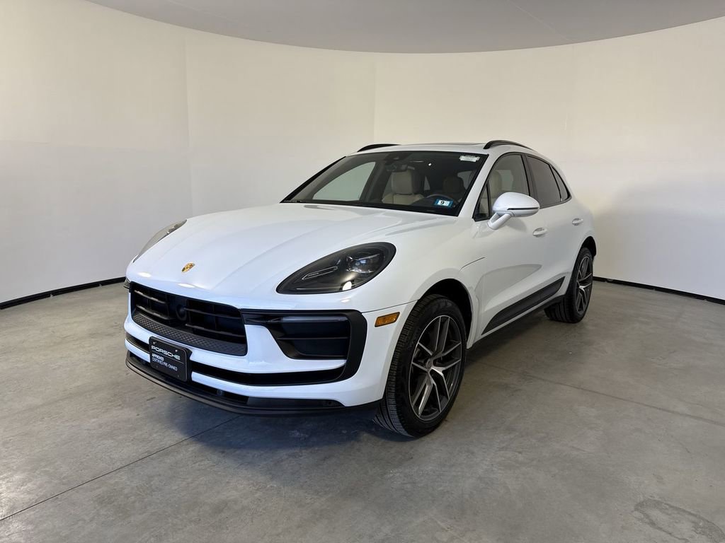 Certified 2025 Porsche Macan image 1
