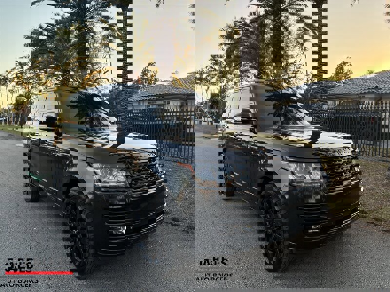 Used 2014 Land Rover Range Rover HSE image 2