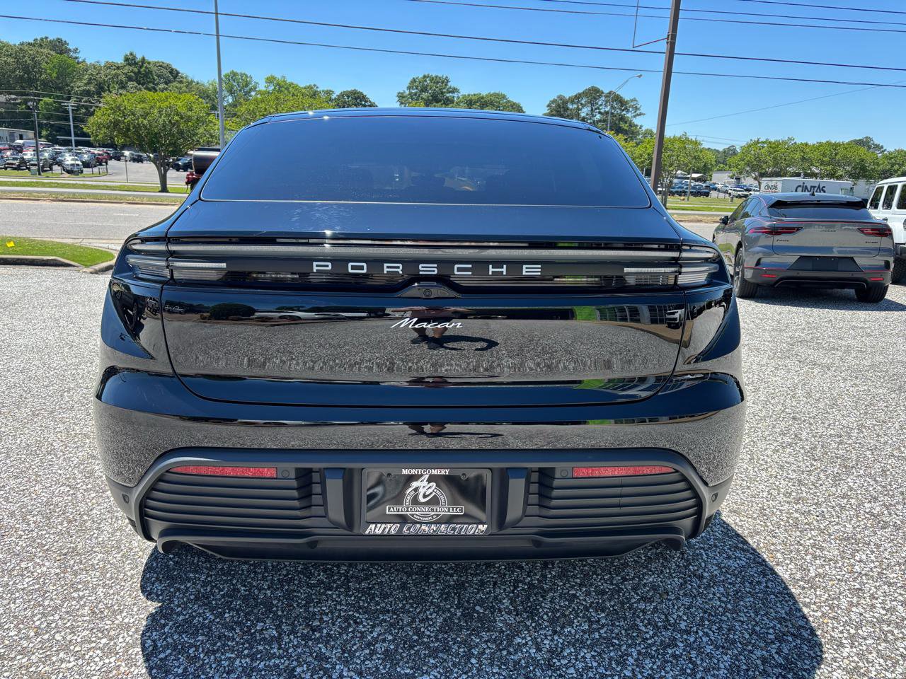 Used 2025 Porsche Macan Electric RWD image 5