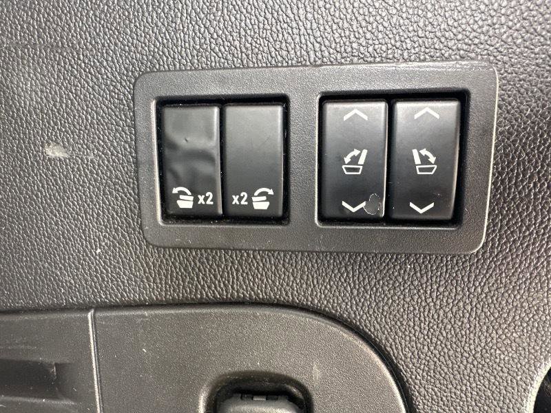 Used 2015 GMC Yukon Denali AWD/4WD image 11