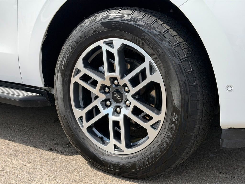 Used 2025 Ford Expedition Active AWD/4WD image 27